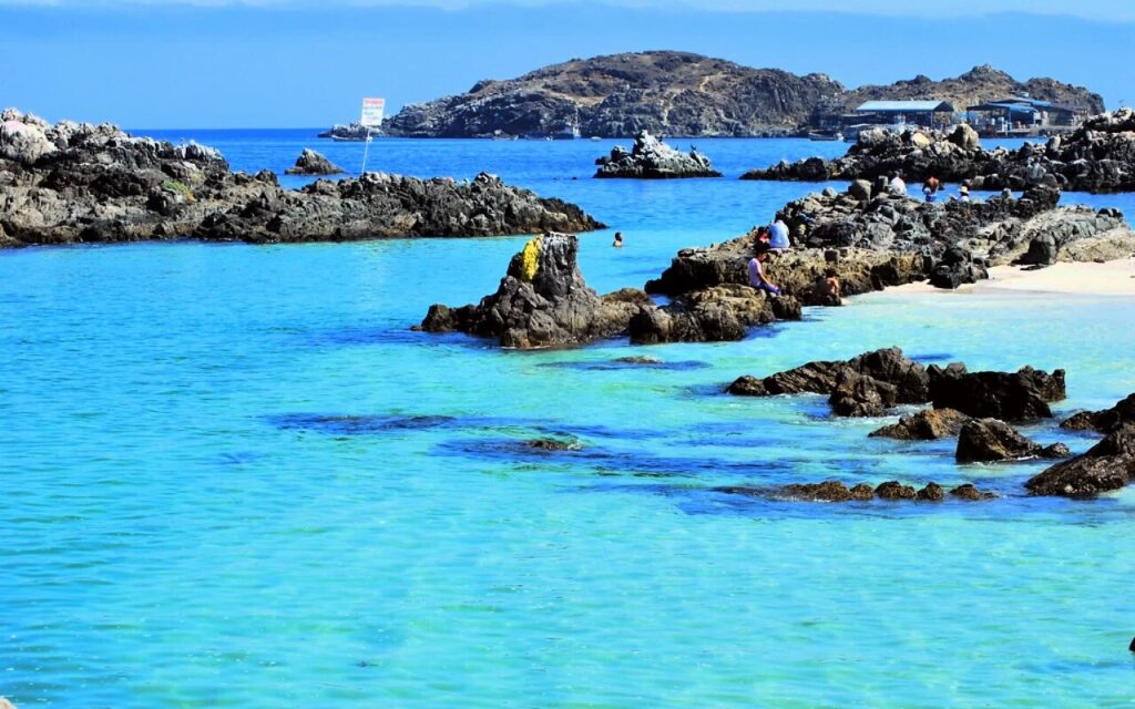 H2: Bahía Inglesa: del desierto al mar Pasar de la geografía interior a la costa.